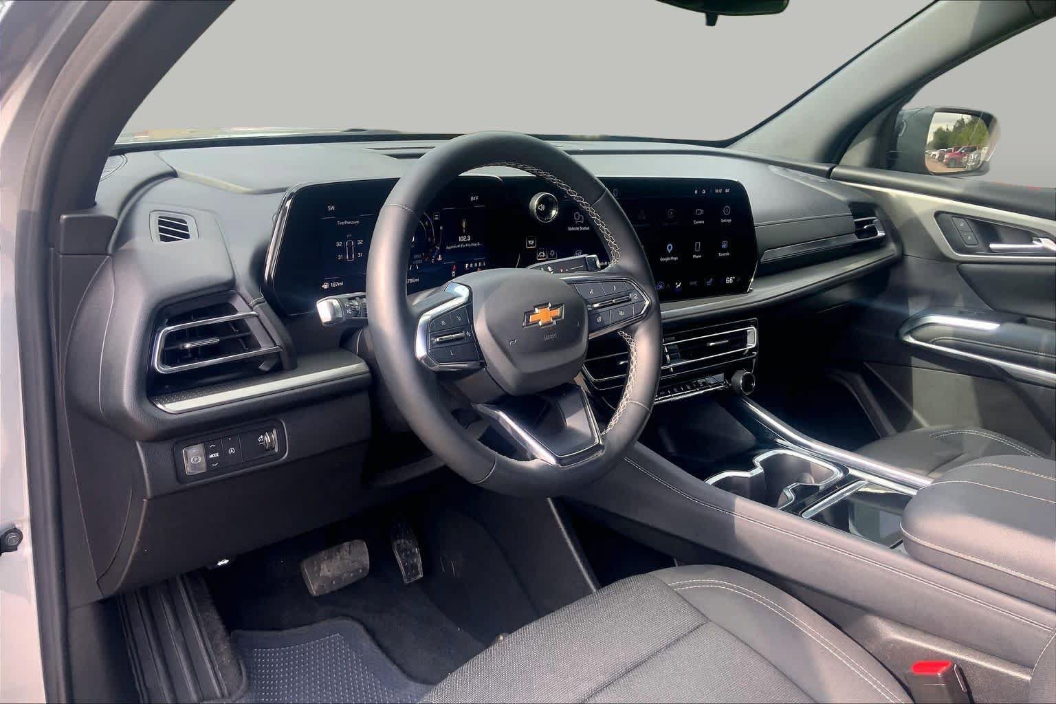 Used 2024 Chevrolet Traverse LS FWD image 17
