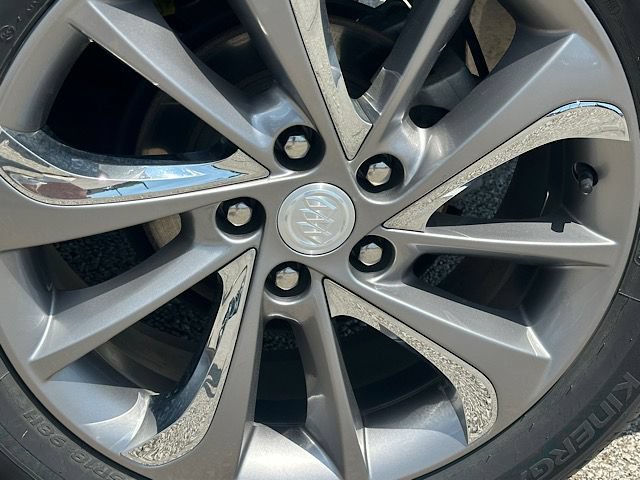 Used 2020 Buick Encore GX Essence w/ Experience Buick Package FWD image 32