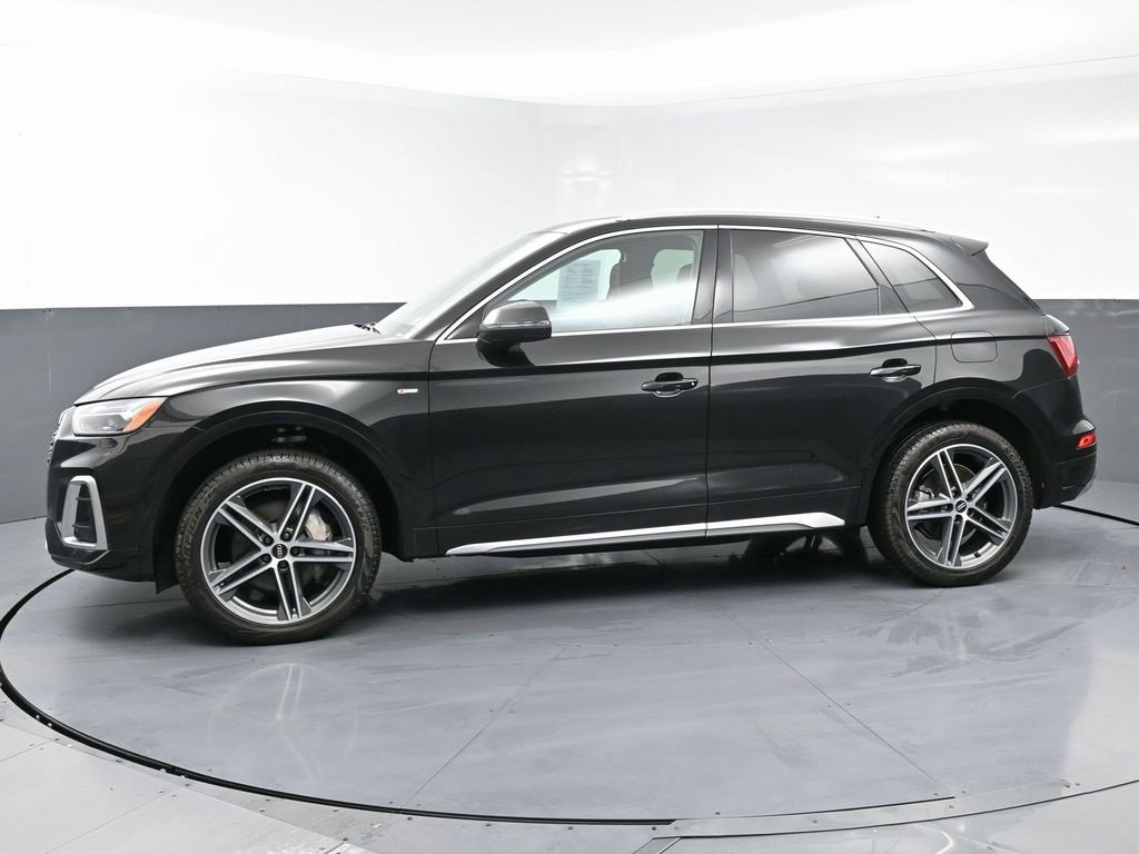 Used 2023 Audi Q5 e Premium w/ Convenience Package image 6