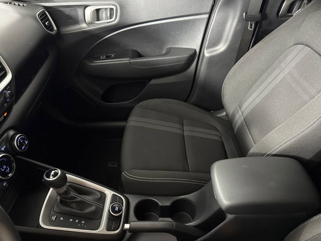 Used 2024 Hyundai Venue SEL image 21