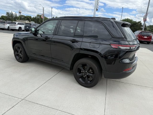 Used 2024 Jeep Grand Cherokee Altitude AWD/4WD image 6