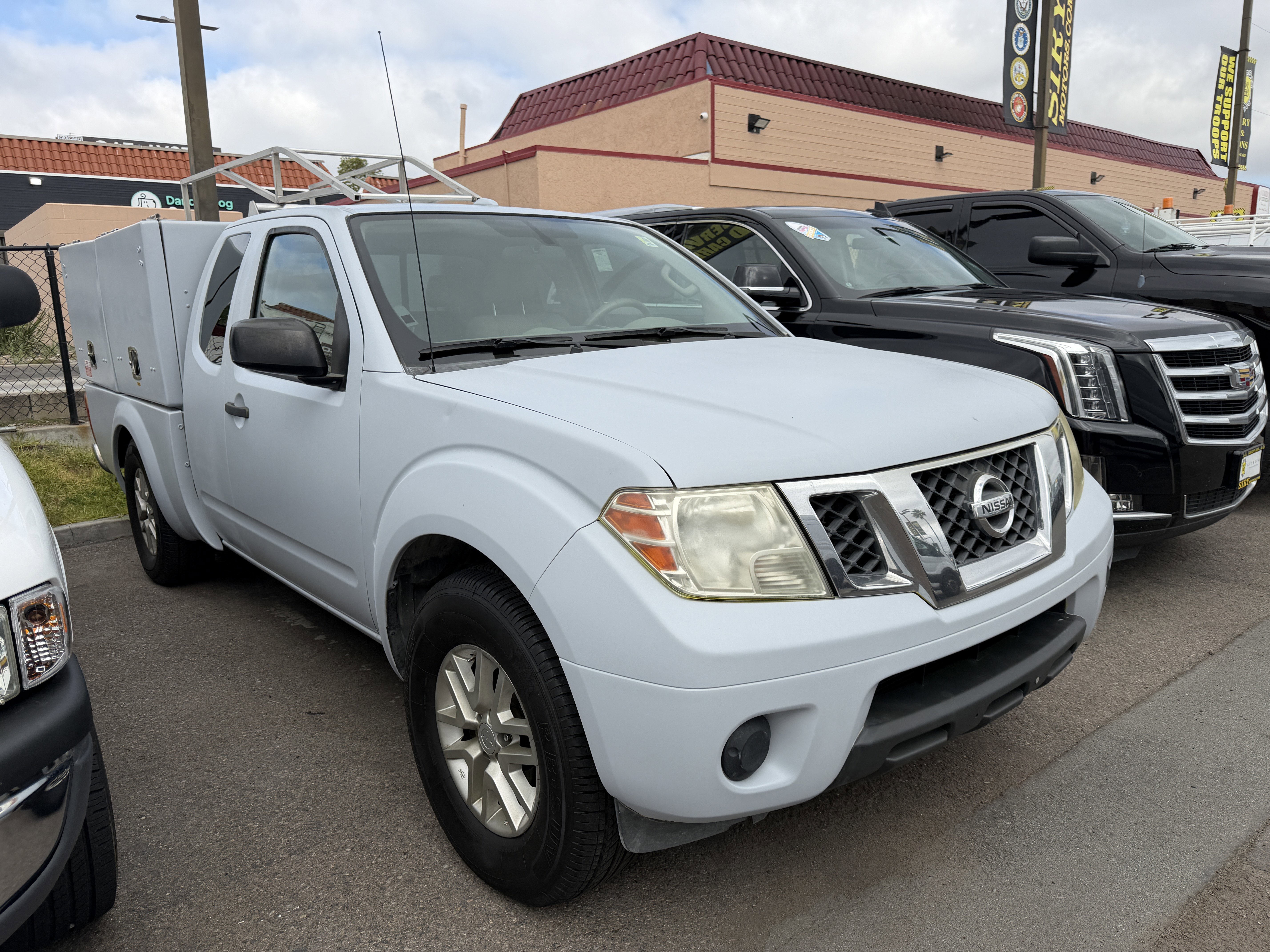 Used 2016 Nissan Frontier SV RWD image 1
