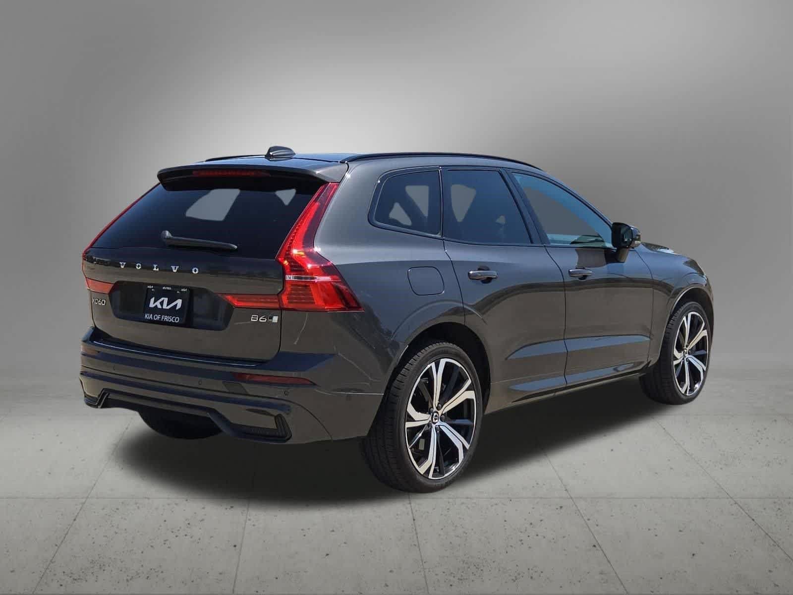 Used 2022 Volvo XC60 B6 R-Design w/ Advanced Package AWD/4WD image 6