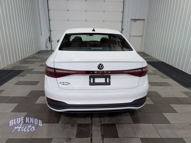 Used 2025 Volkswagen Jetta Sport image 3