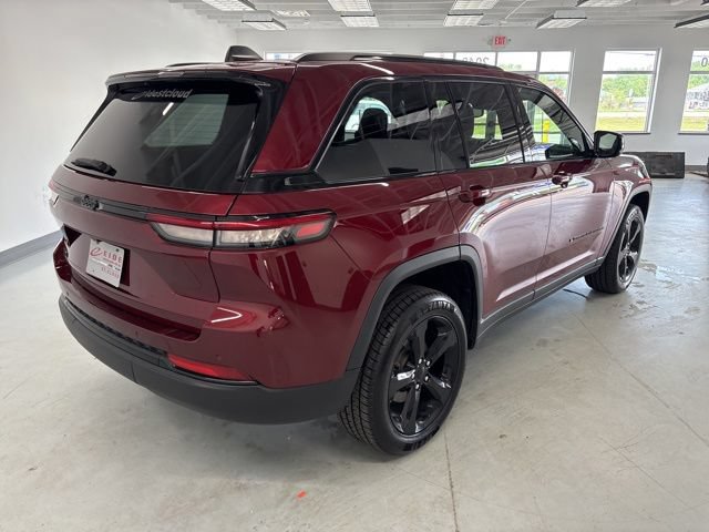 Used 2023 Jeep Grand Cherokee Altitude AWD/4WD image 15