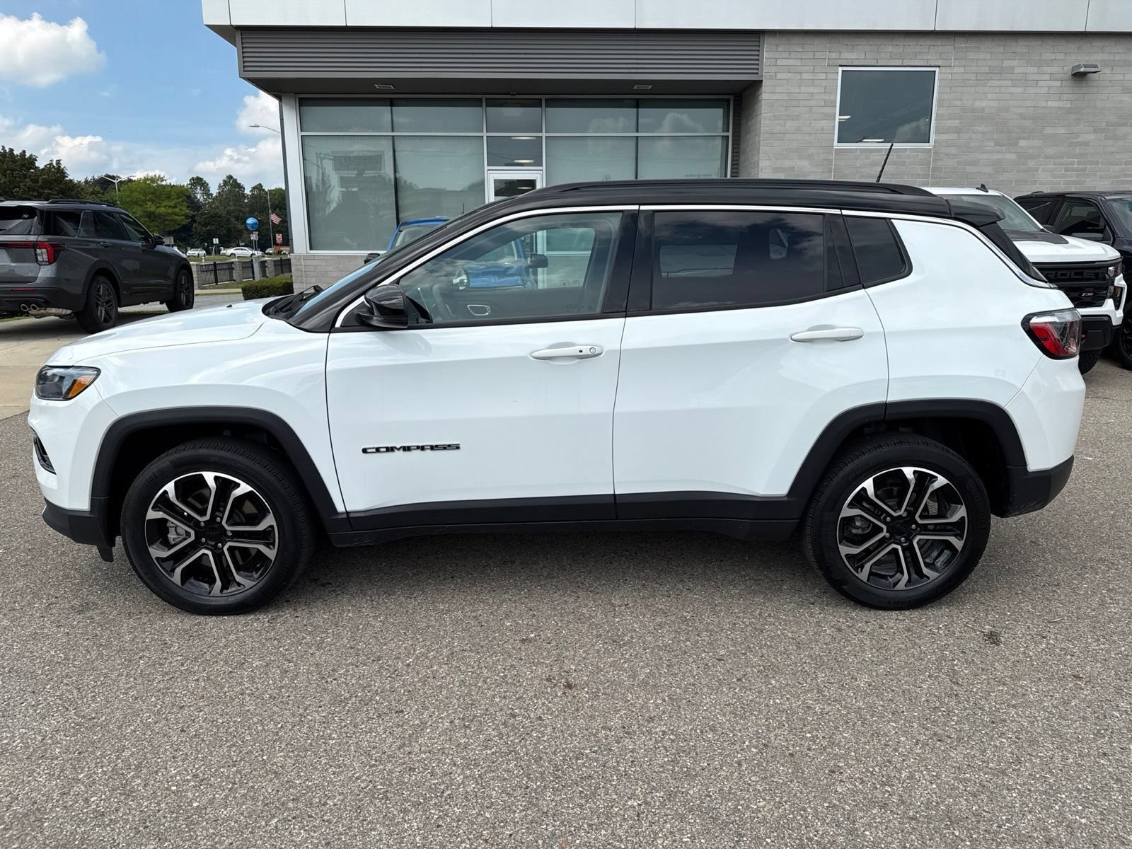 Used 2023 Jeep Compass Limited AWD/4WD image 10