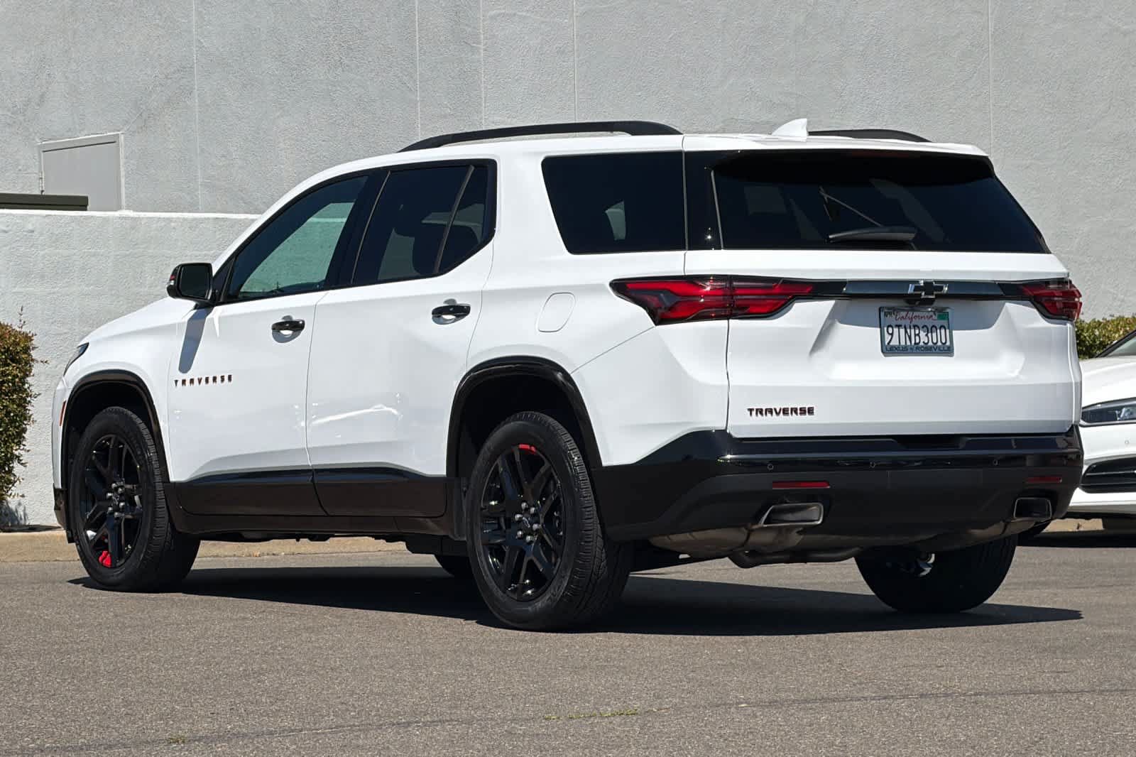 Used 2023 Chevrolet Traverse Premier w/ Redline Edition FWD image 7