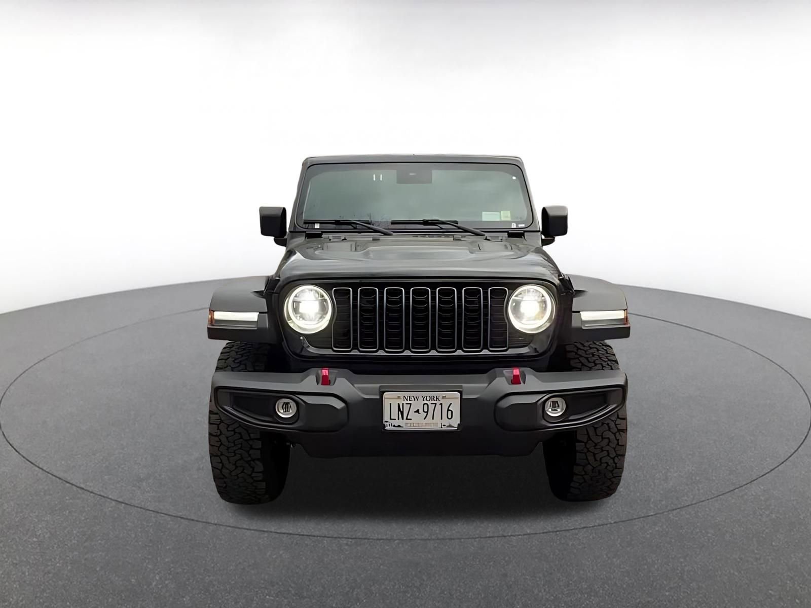 Used 2025 Jeep Wrangler Unlimited Rubicon AWD/4WD image 3