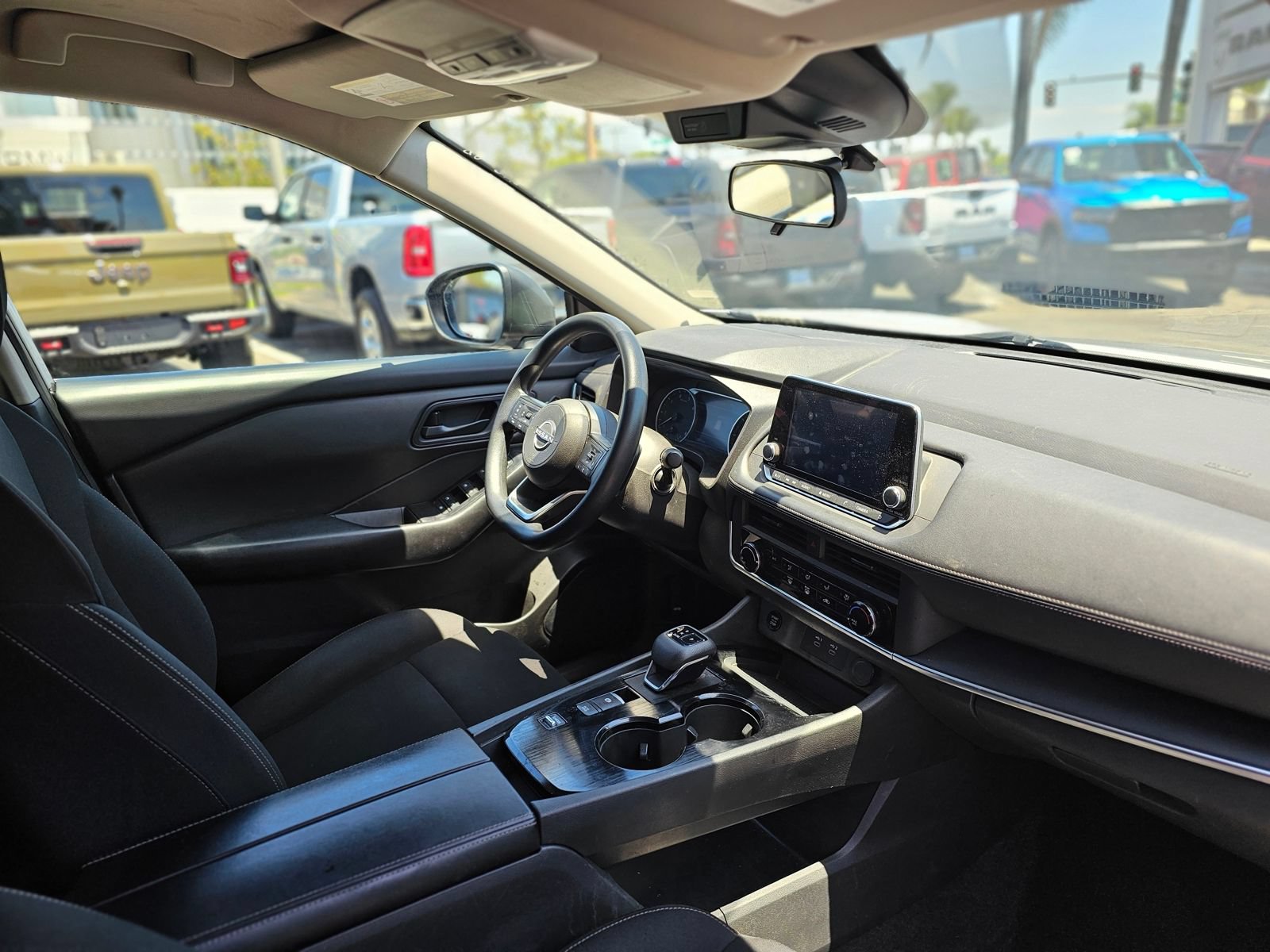 Used 2024 Nissan Rogue S FWD image 24