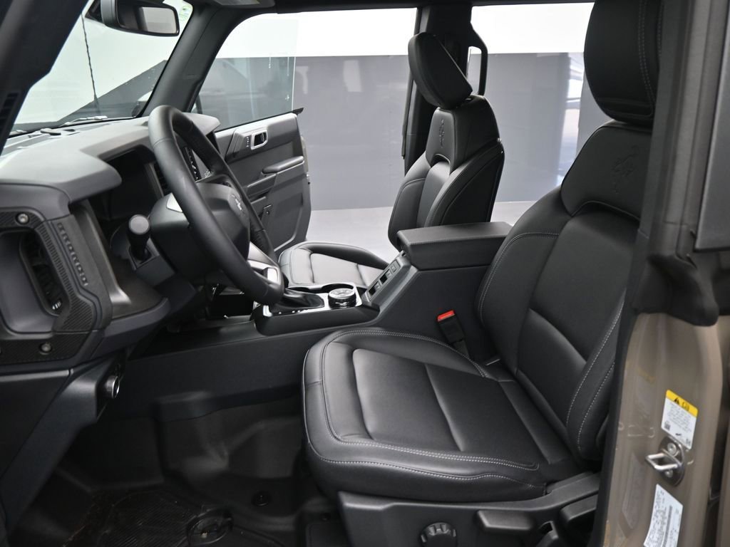 Used 2025 Ford Bronco Badlands image 6