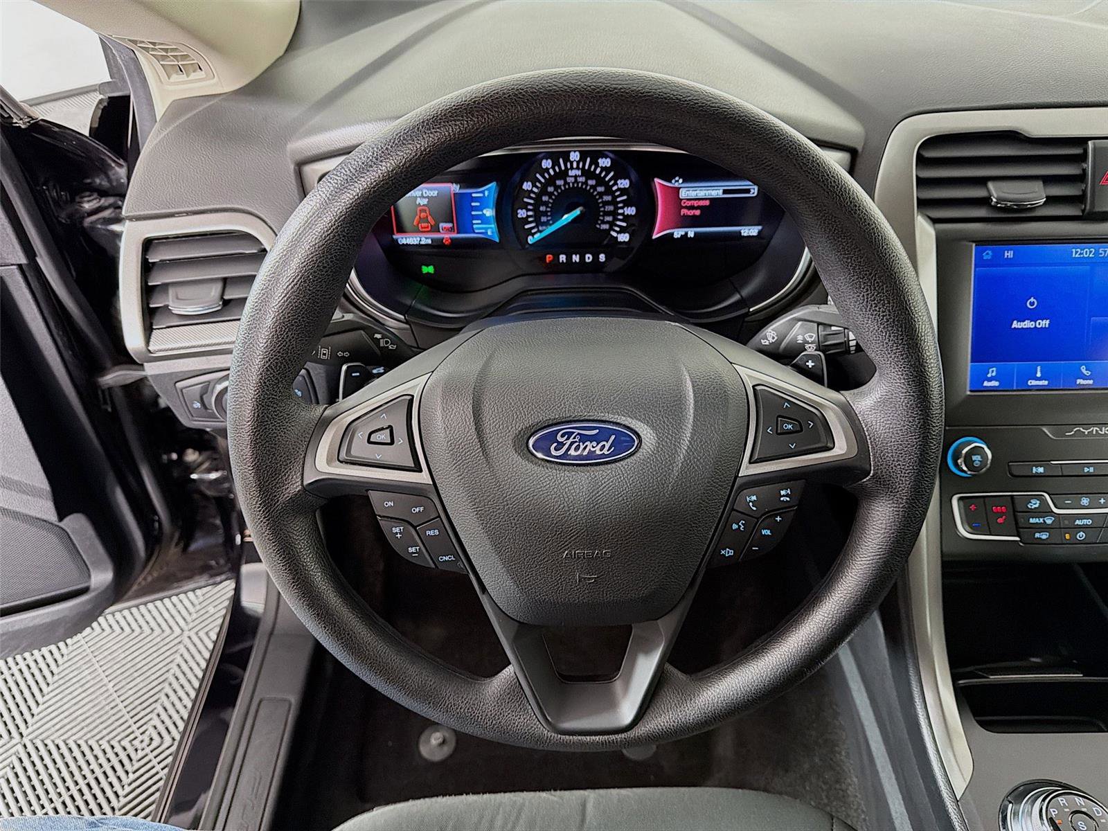 Used 2020 Ford Fusion SE image 12