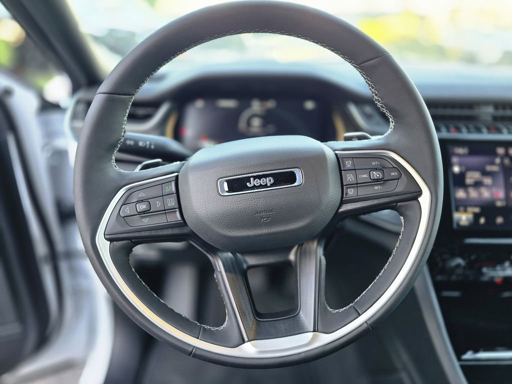 Used 2025 Jeep Grand Cherokee L Altitude image 22