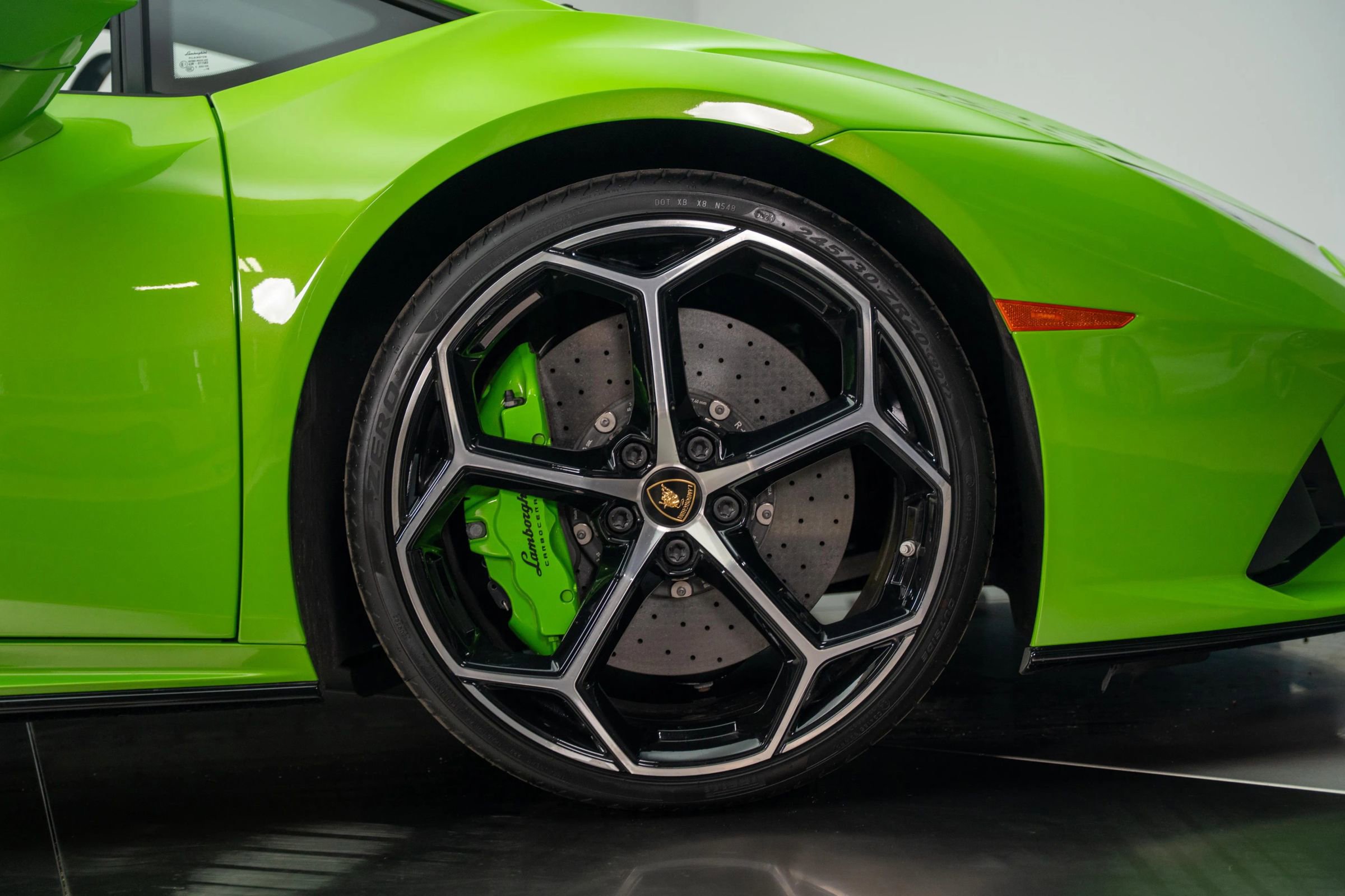 Used 2020 Lamborghini Huracan EVO image 23