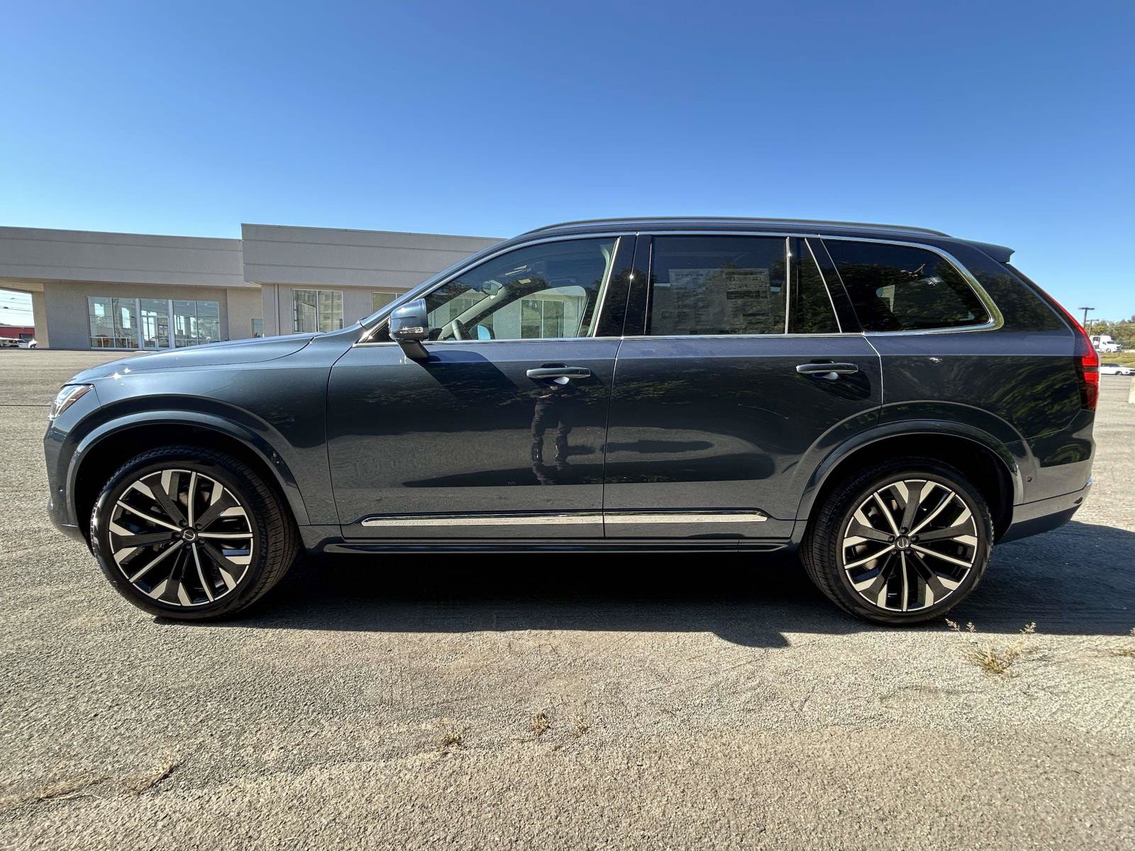 New 2026 Volvo XC90 B6 Plus w/ Protection Package Premier AWD/4WD image 6
