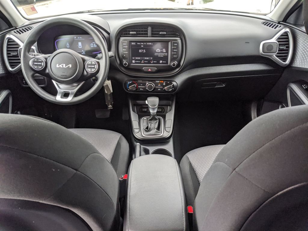 Certified 2025 Kia Soul LX image 15