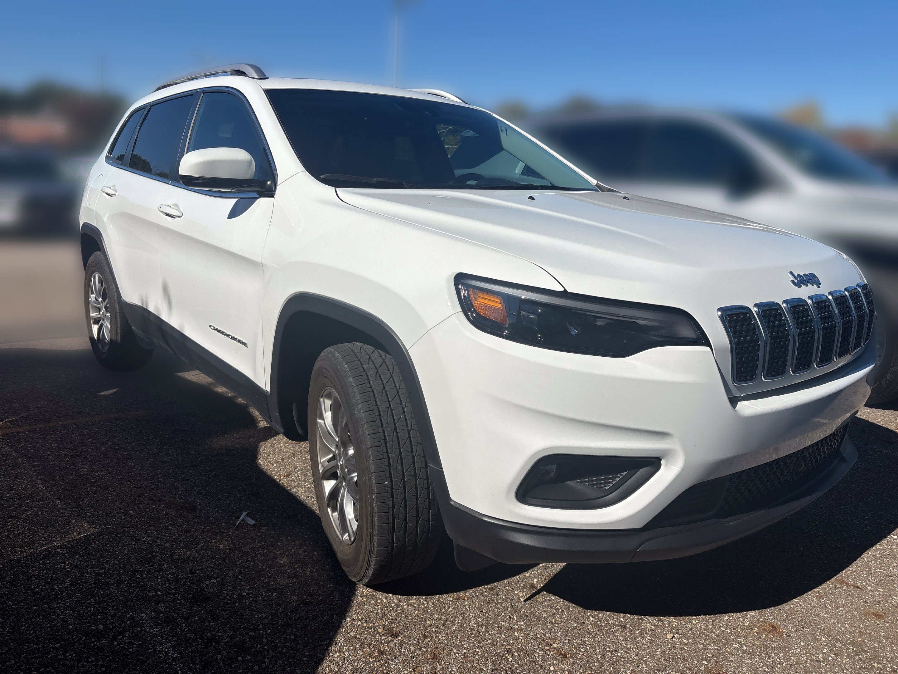 Used 2021 Jeep Cherokee Latitude Lux w/ Sun & Sound Group AWD/4WD image 2
