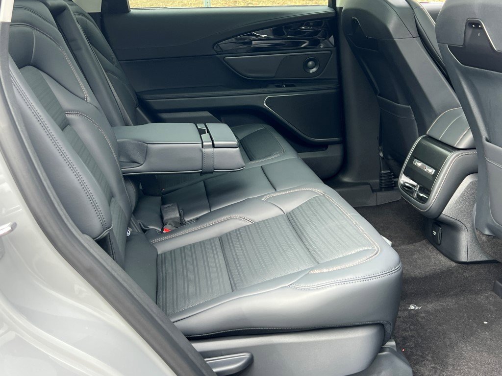 New 2026 Lincoln Nautilus Reserve w/ Jet Appearance Package AWD/4WD image 11