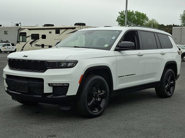 Used 2023 Jeep Grand Cherokee L Limited w/ Black Appearance Package AWD/4WD image 6