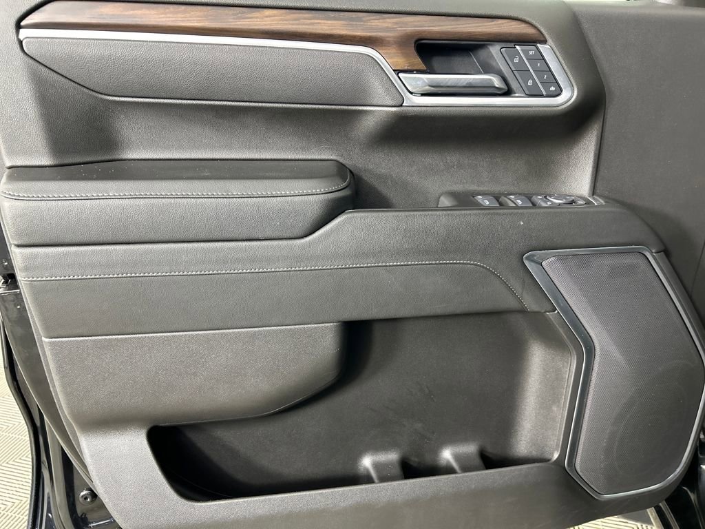 Used 2025 GMC Sierra 1500 SLT image 12