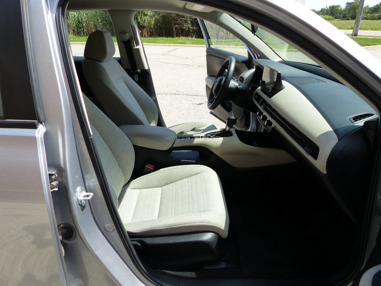 Used 2023 Honda HR-V LX image 43