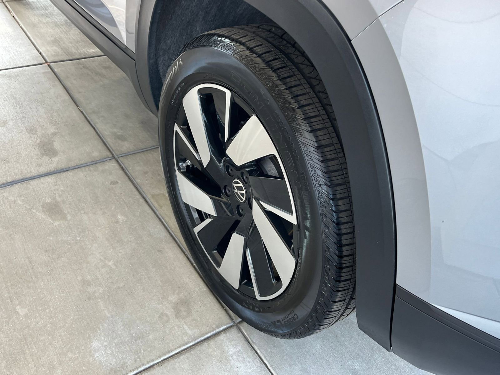 Used 2025 Volkswagen Atlas Cross Sport SE image 30