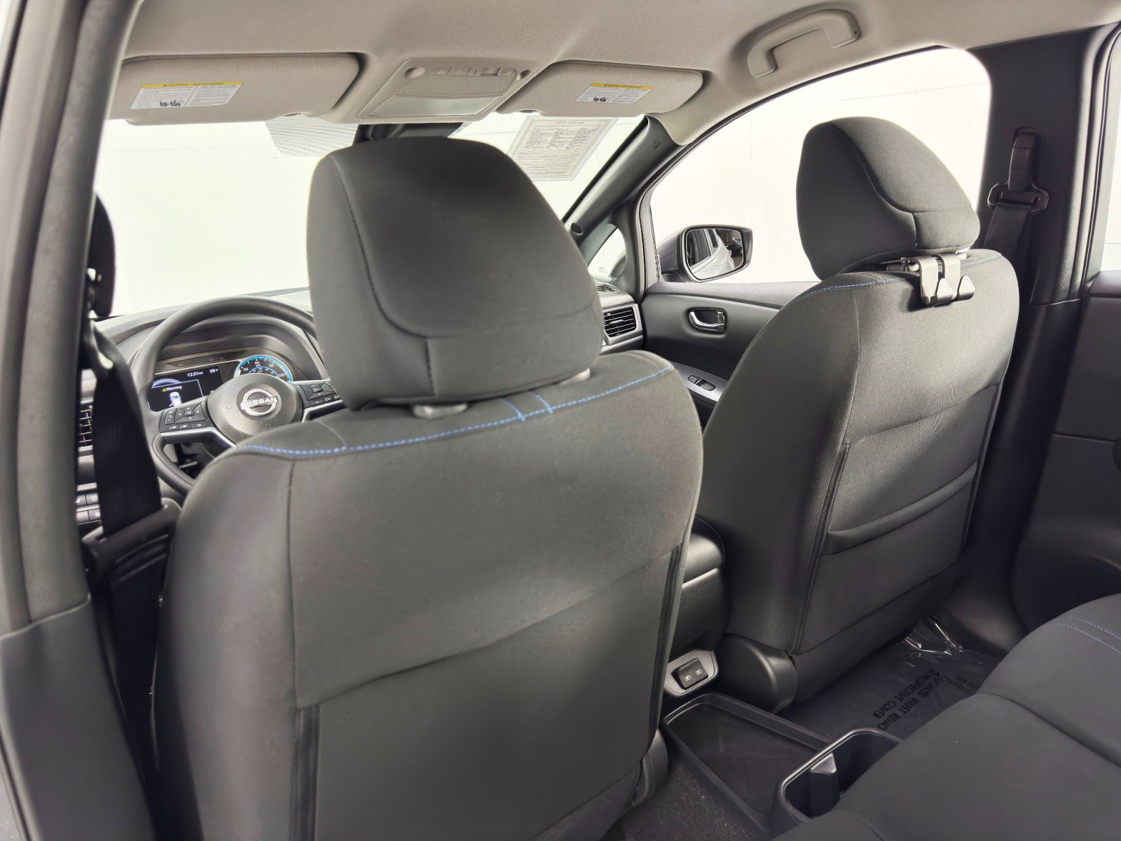 Used 2025 Nissan Leaf S image 28