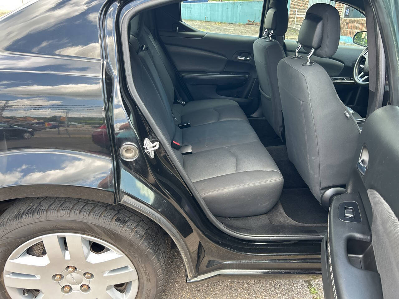 Used 2014 Dodge Avenger SE FWD image 23