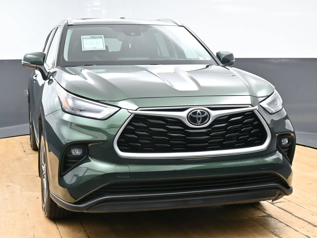 Used 2023 Toyota Highlander XLE AWD/4WD image 4