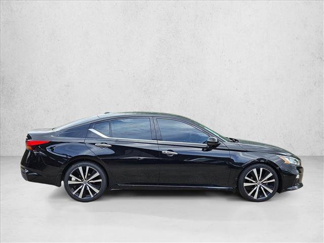 Used 2020 Nissan Altima 2.0 Platinum FWD image 4