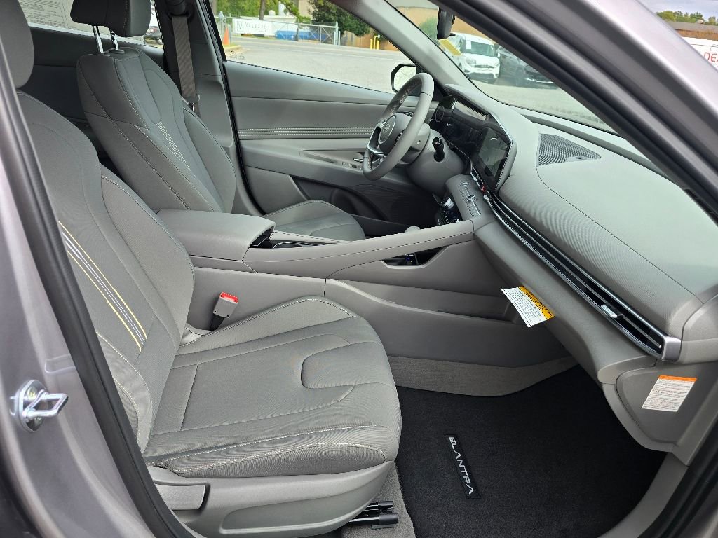 New 2025 Hyundai Elantra SEL image 11