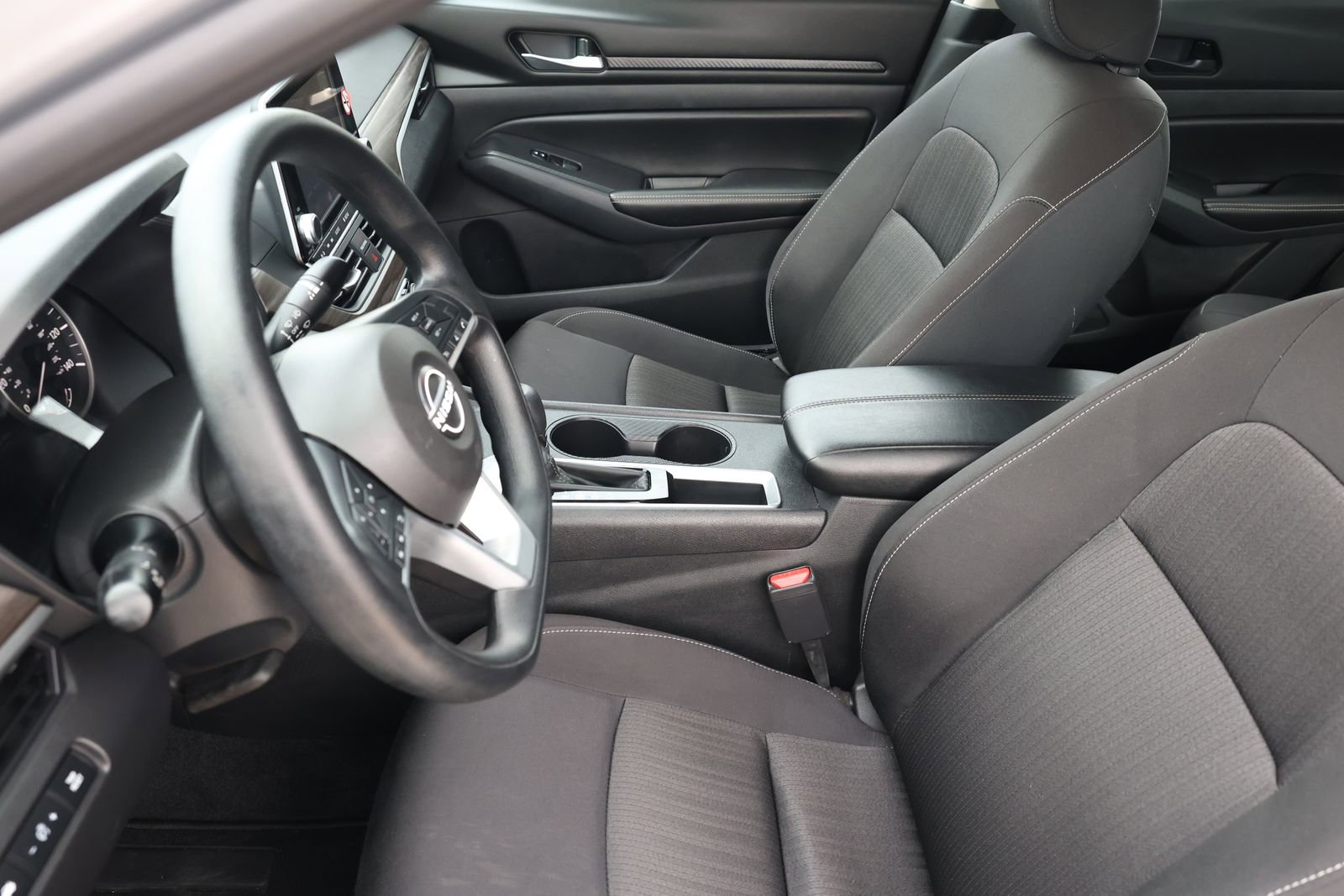 Used 2025 Nissan Altima 2.5 SV image 13