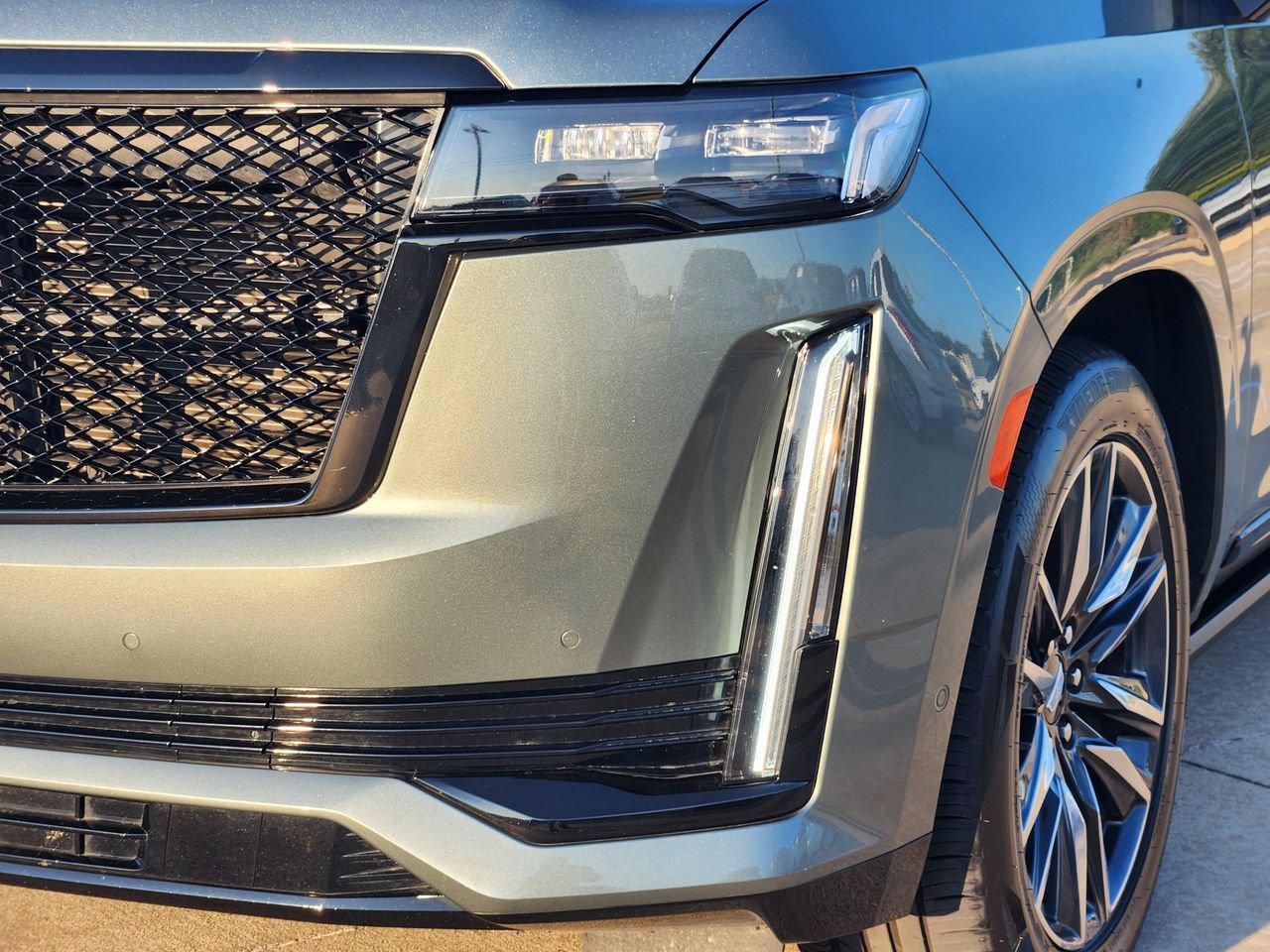 Used 2024 Cadillac Escalade ESV Sport Platinum AWD/4WD image 9