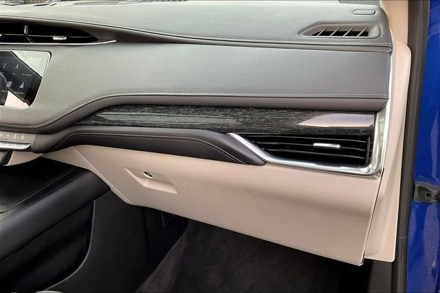 Used 2022 Cadillac XT4 Premium Luxury w/ Driver Awareness Package image 18