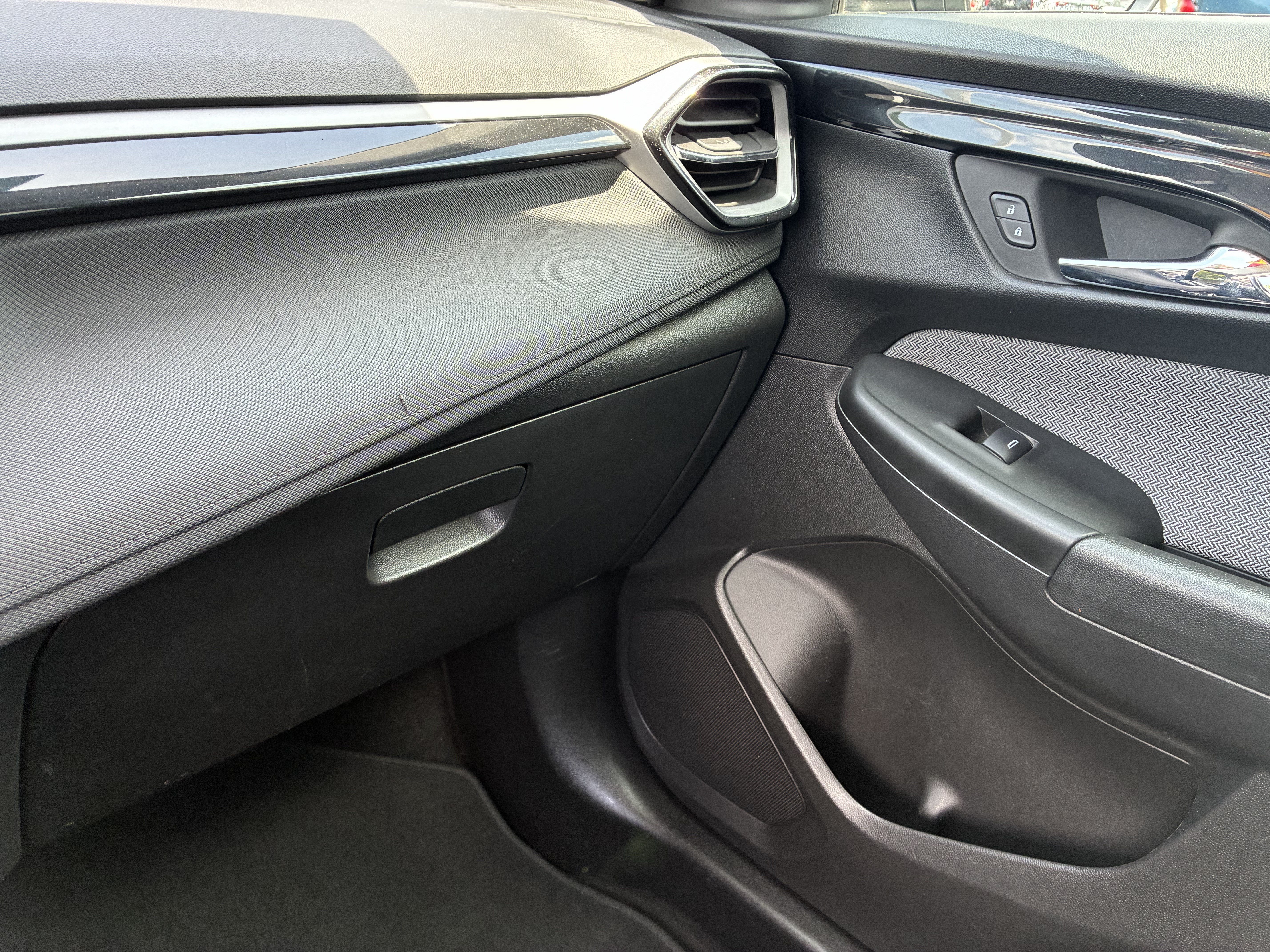 Used 2024 Chevrolet TrailBlazer LT w/ LT Cold Weather Package FWD image 34