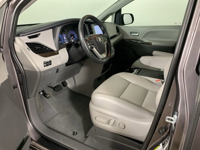 Used 2020 Toyota Sienna XLE Premium AWD/4WD image 31