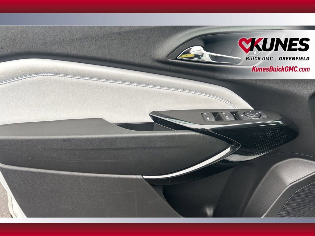 Used 2025 Chevrolet Trax LT image 21