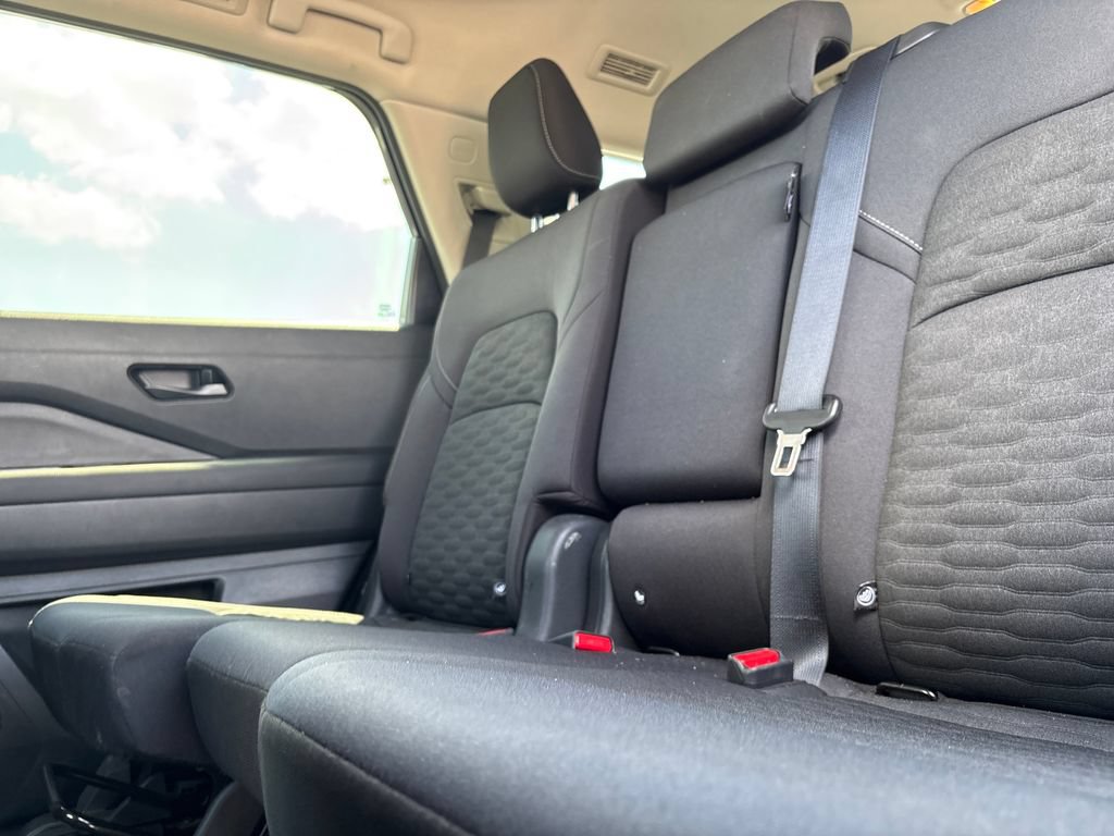 Used 2025 Nissan Pathfinder SV FWD image 23