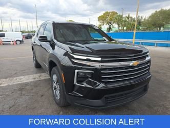 Used 2025 Chevrolet Traverse LT image 3