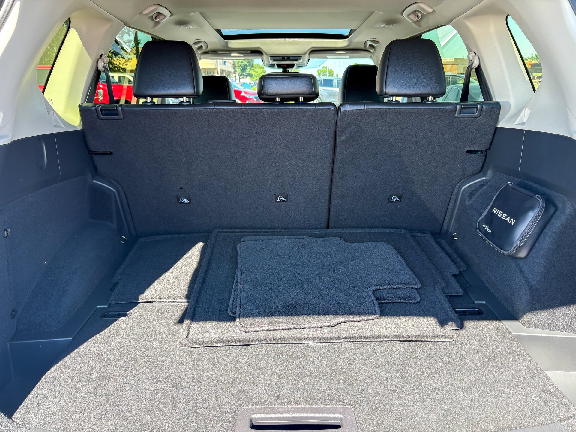 Used 2025 Nissan Rogue SL w/ SL Premium Package FWD image 39