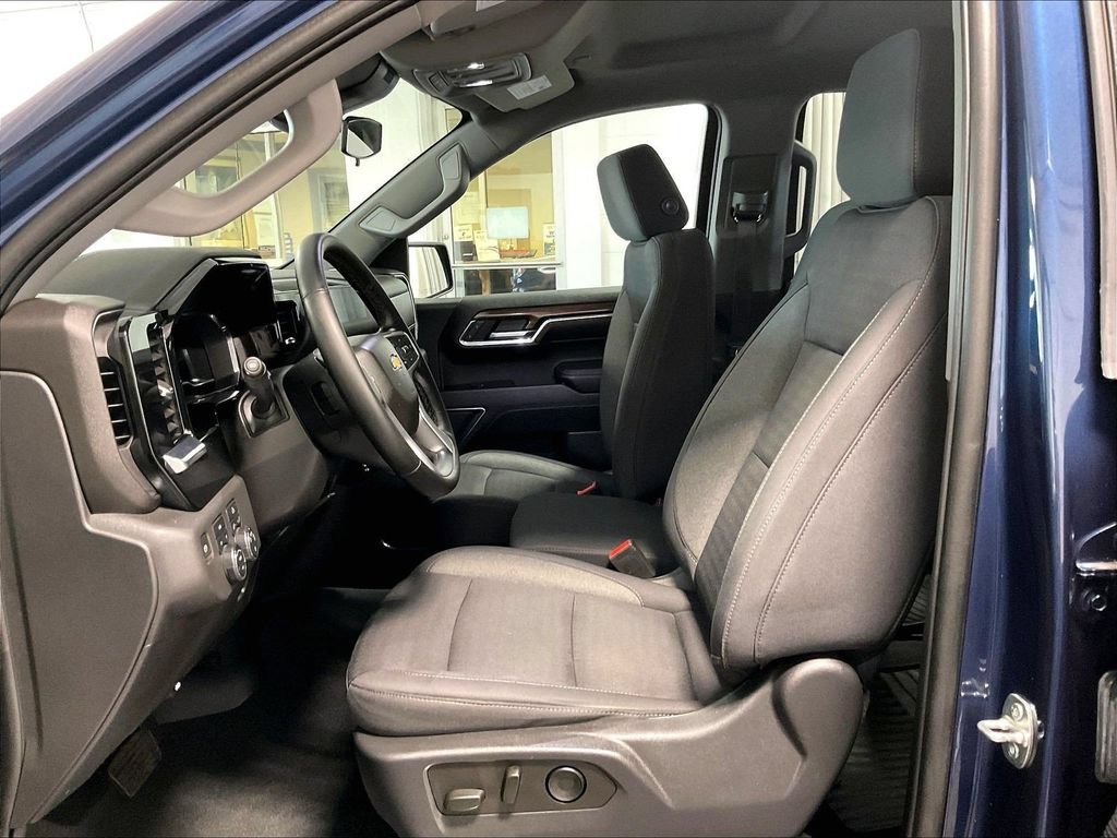 Used 2023 Chevrolet Silverado 1500 LT AWD/4WD image 10