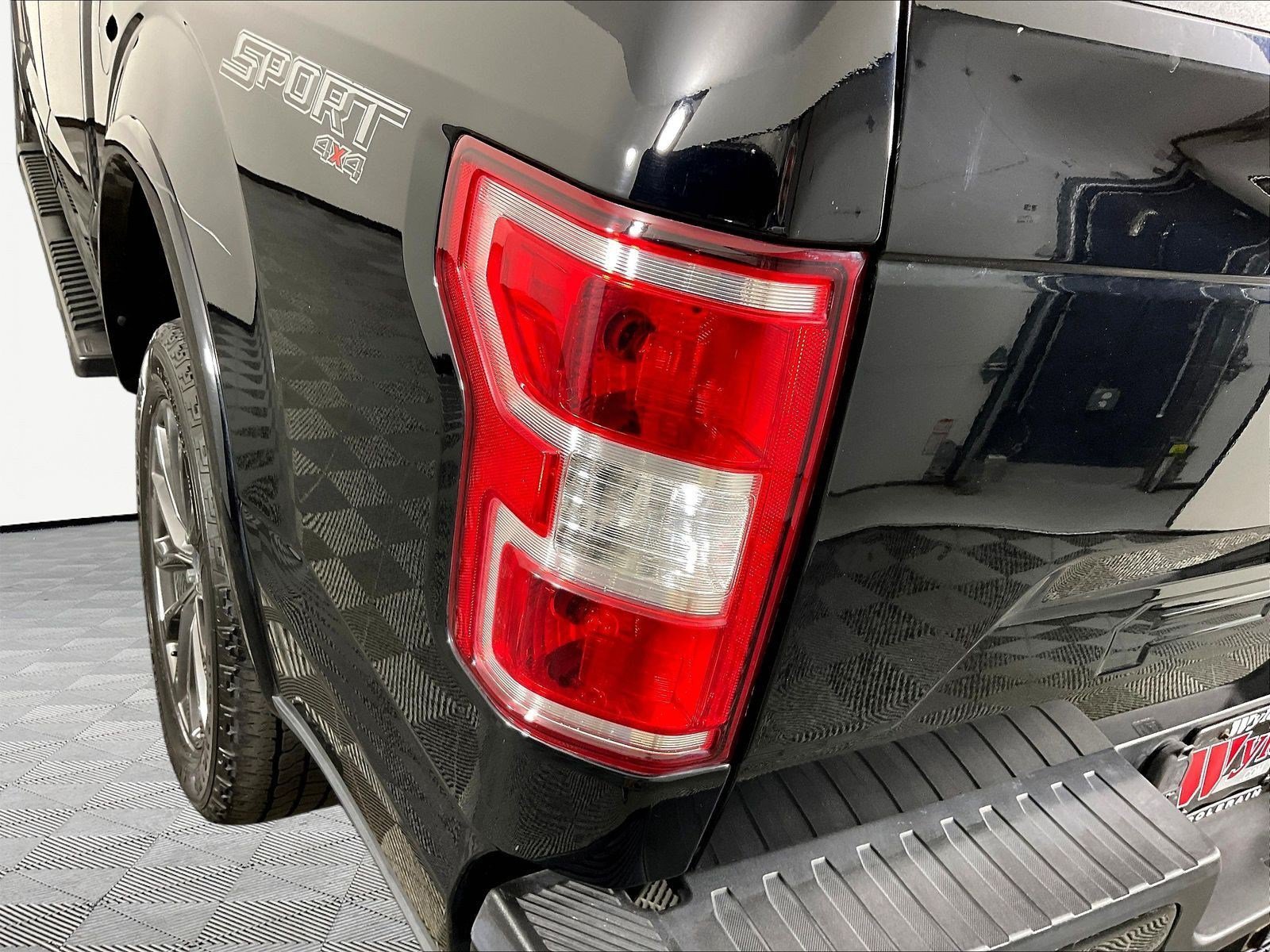Used 2018 Ford F150 XLT w/ Equipment Group 302A Luxury AWD/4WD image 24