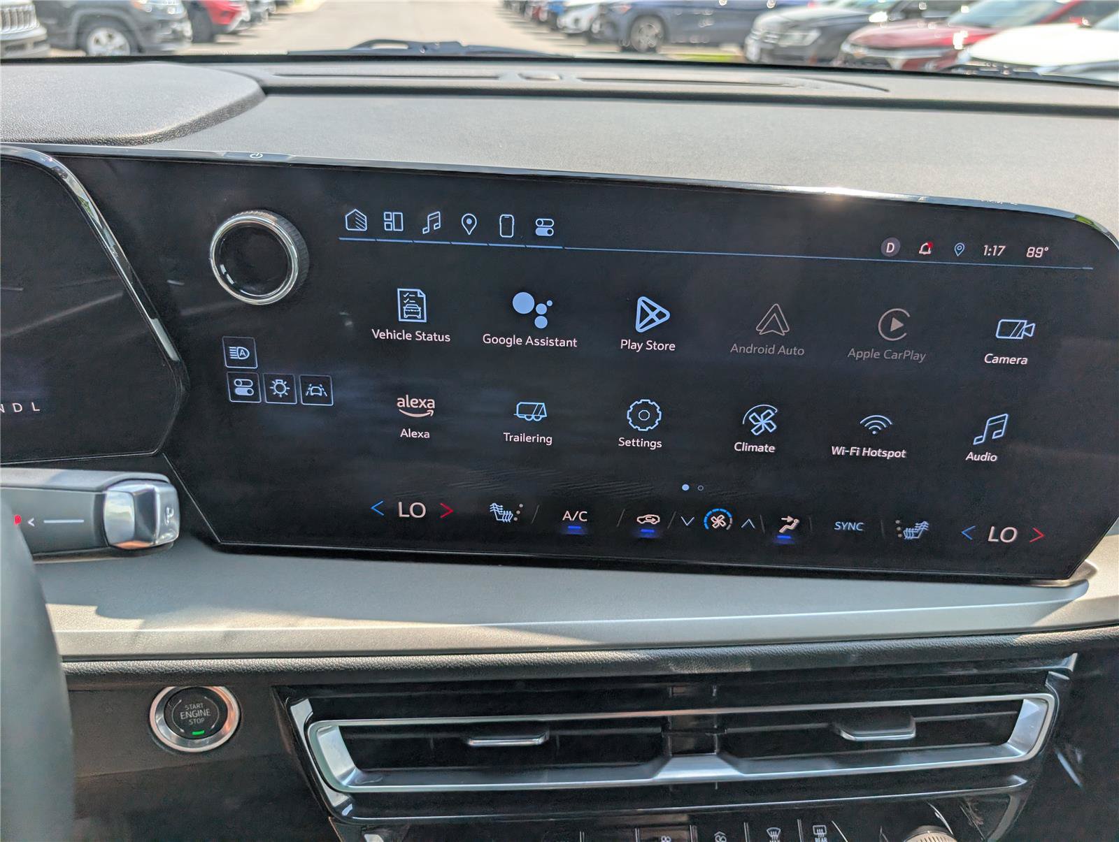 Used 2025 Chevrolet Traverse LT FWD image 29
