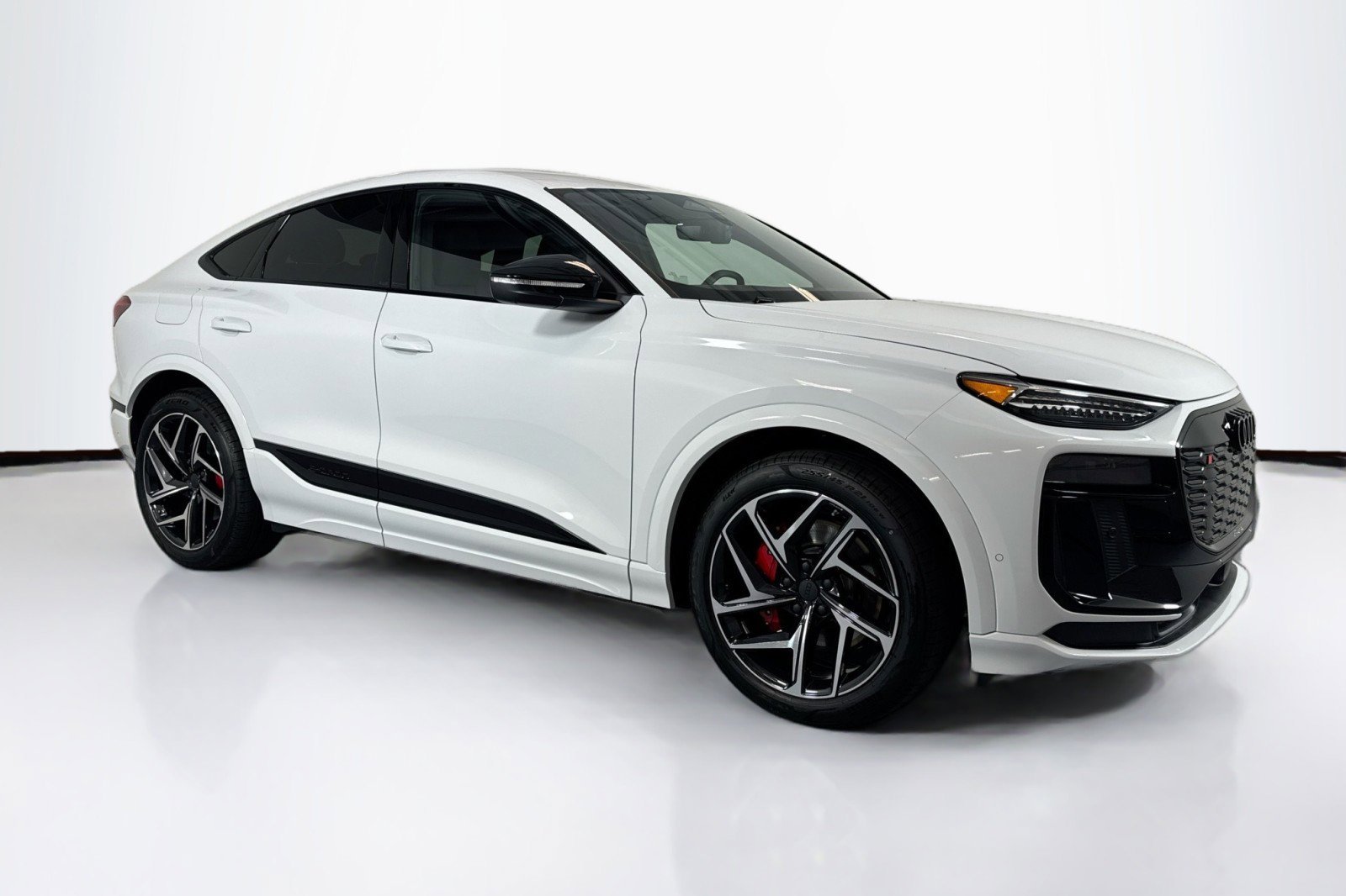 New 2027 Audi SQ6 e-tron Premium Plus AWD/4WD image 3
