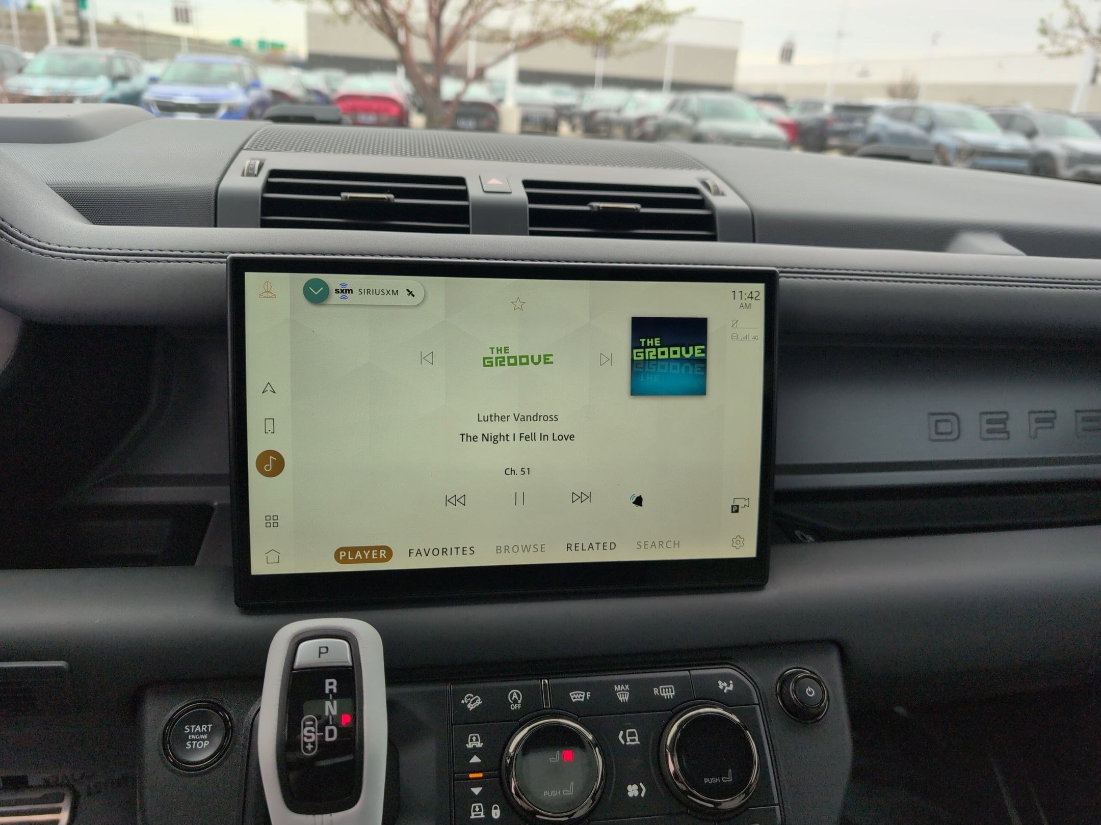 Used 2025 Land Rover Defender 110 image 19