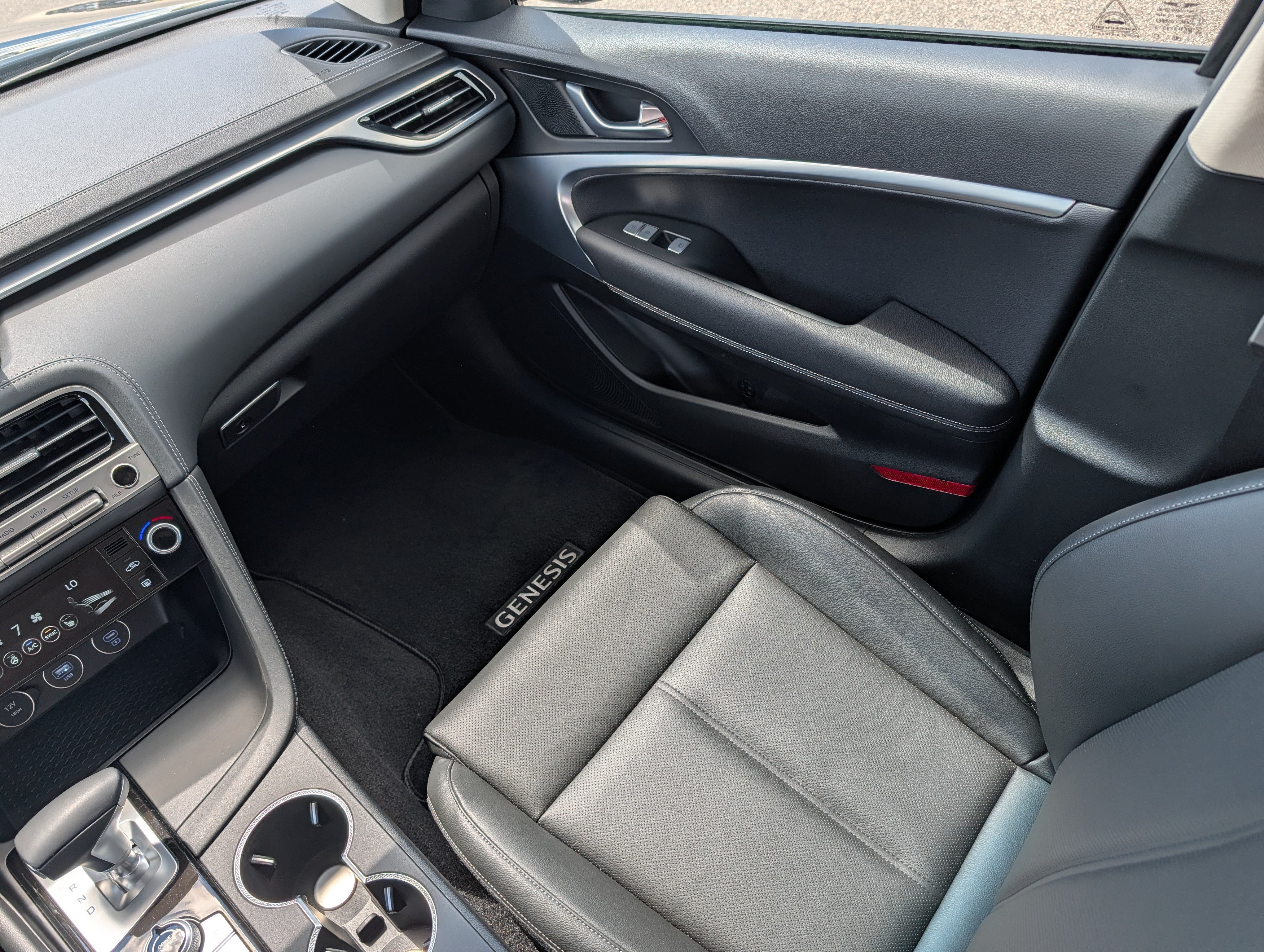 Used 2024 Genesis G70 2.5T AWD/4WD image 11