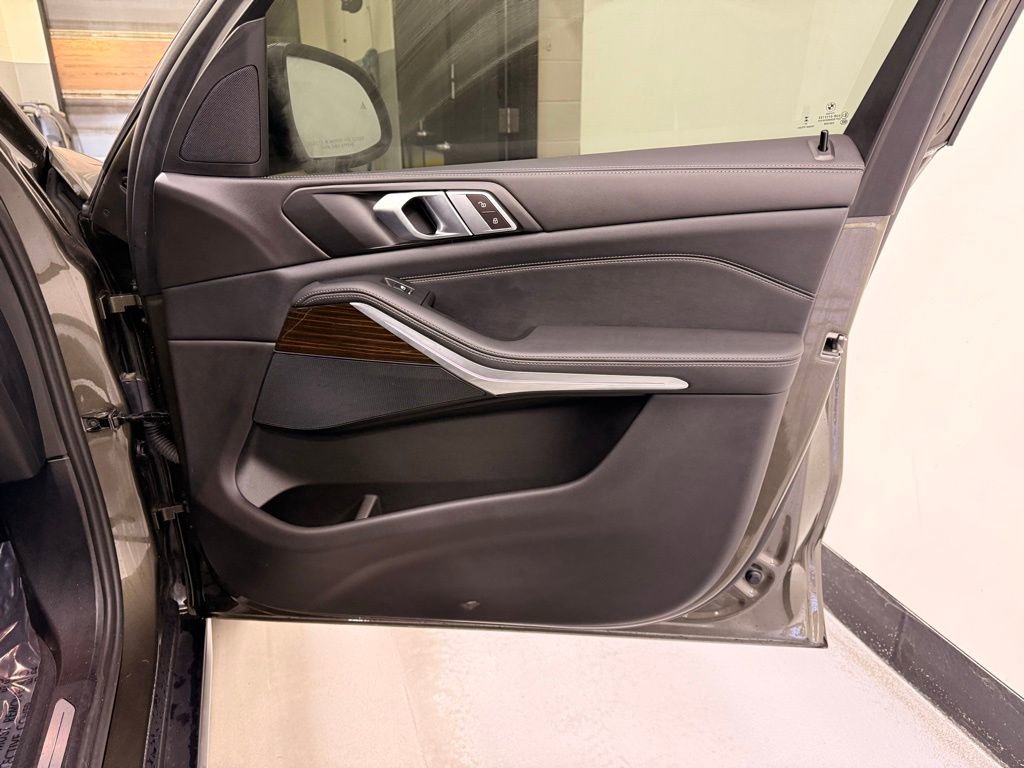 Used 2024 BMW X5 xDrive50e w/ Parking Assistance Package image 26