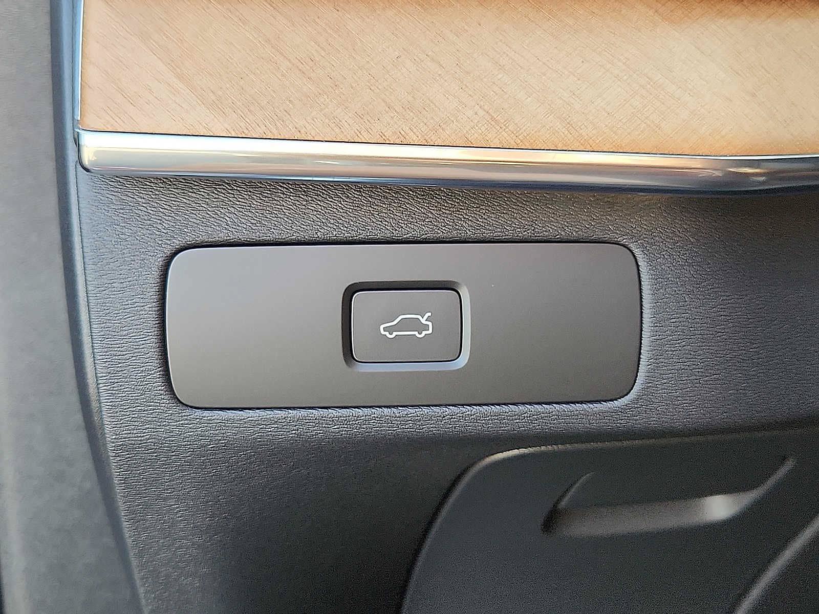 Certified 2024 Volvo XC90 B6 Plus AWD/4WD image 22