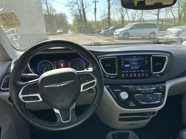 Used 2018 Chrysler Pacifica Touring-L Plus image 22