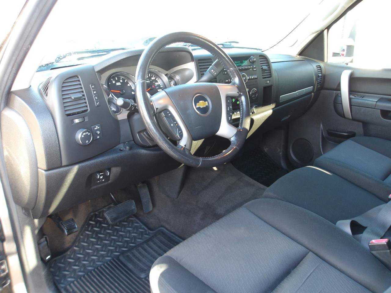 Used 2011 Chevrolet Silverado 2500 LT w/ Interior Plus Package AWD/4WD image 9