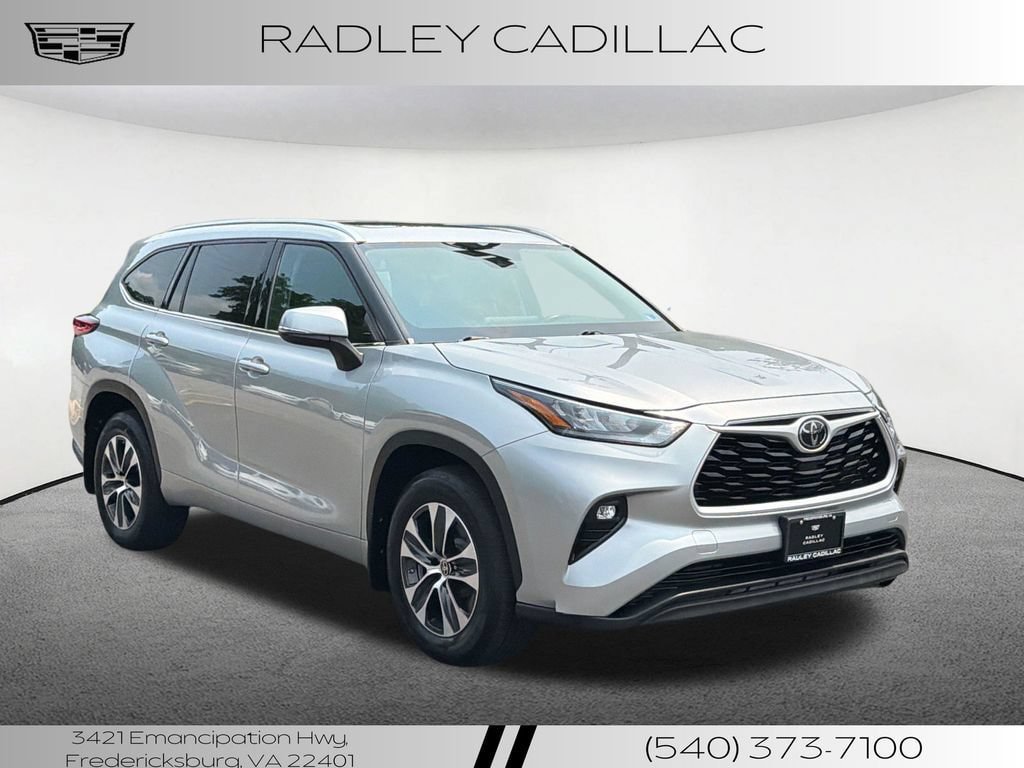 Used 2020 Toyota Highlander XLE AWD/4WD image 22